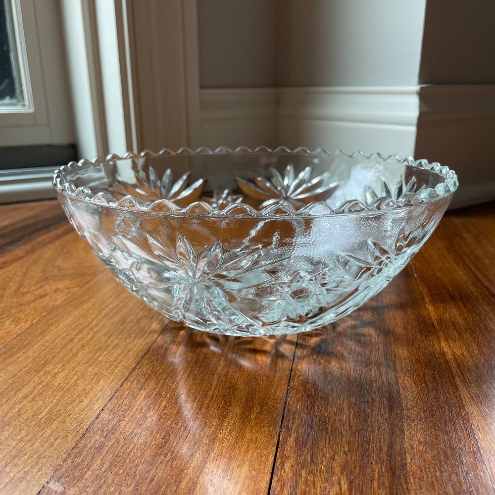 Vintage Anchor Hocking Clear Glass Star of David 8.75" Round Bowl